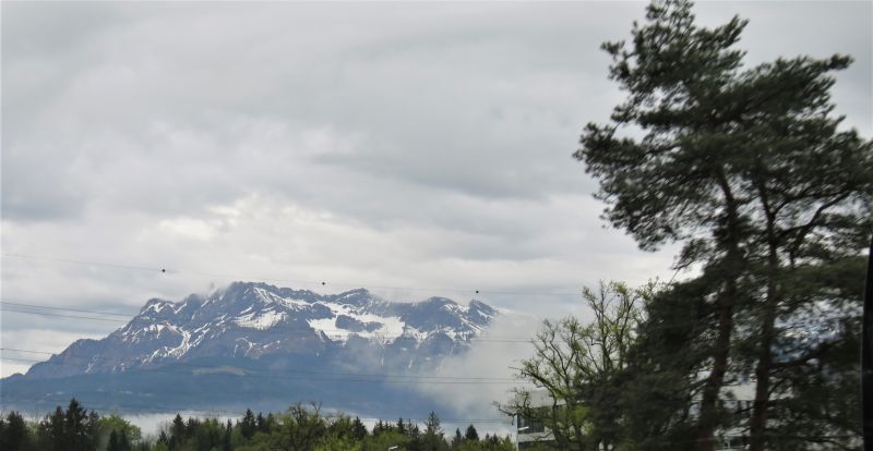 accès par la Suisse