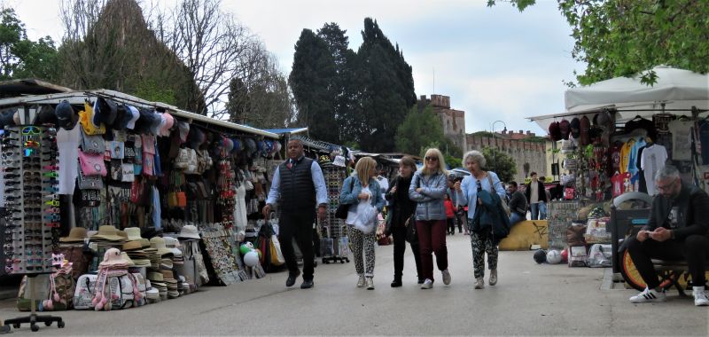 Retour par le marché