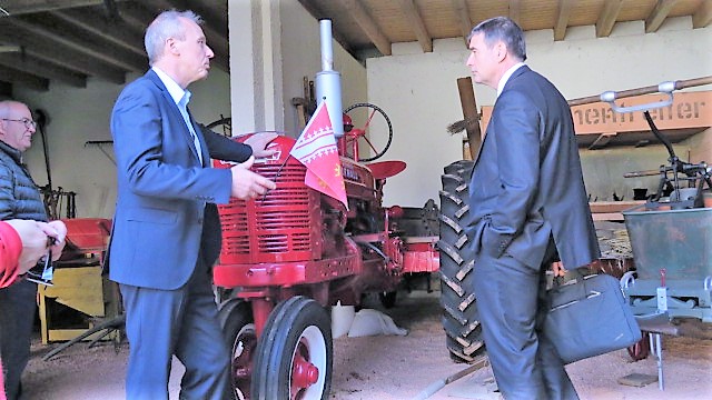 vieux tracteur présenté par Marc Ruch