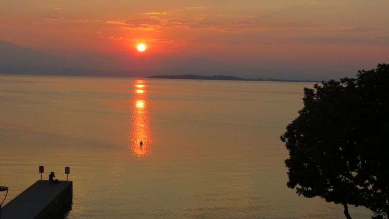 autre levé du soleil sur le lac de Garde